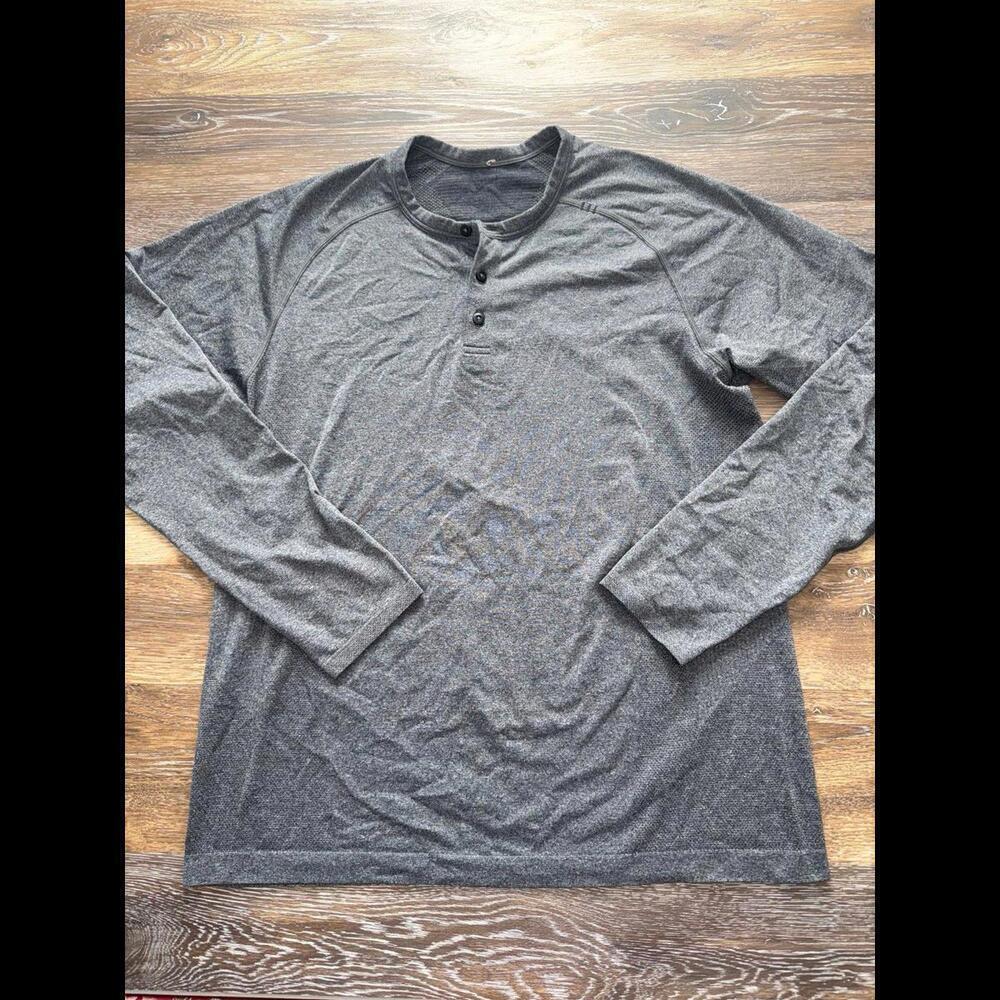 Lululemon Men’s Metal Vent Long Sleeve Size Large